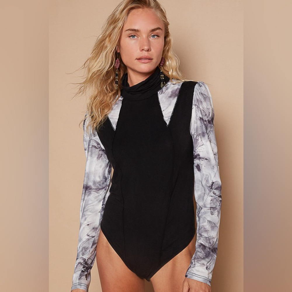 299B-BLACK Long Sleeve Floral Contrast Bodysuit